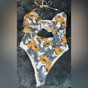 CLEARANCE💛Tularosa One Piece Keyhole swimsuit